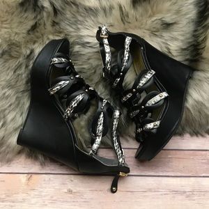 Guess Women’s Wedges Size 6.5 Black/Snake print